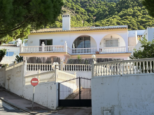 Villa for sale in Mijas
