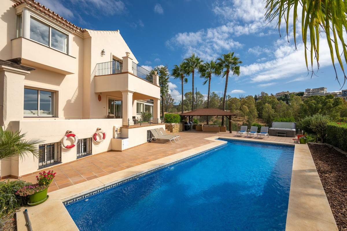 Villa for sale in Mijas