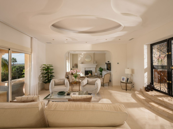Villa for sale in Mijas