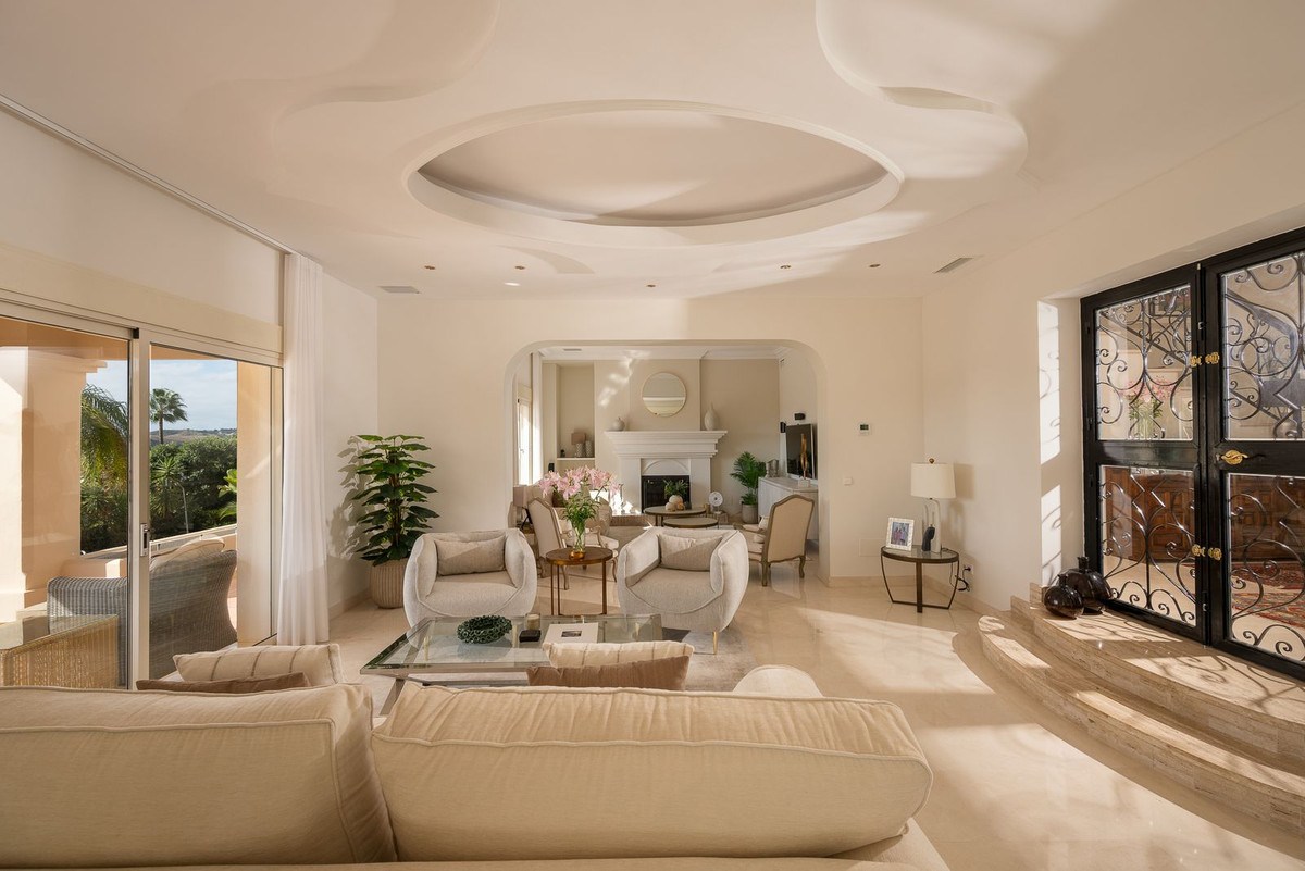 Villa for sale in Mijas