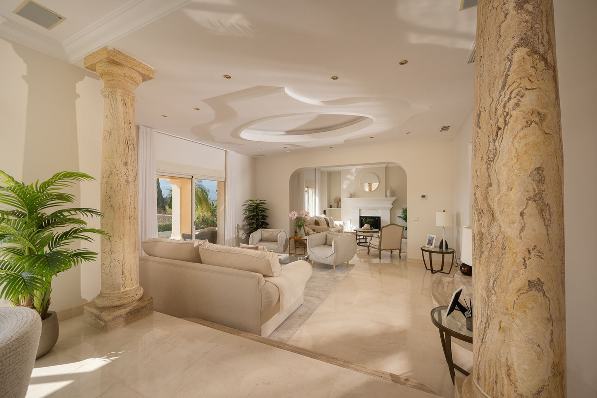 Villa for sale in Mijas