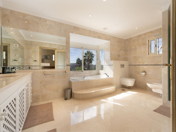 Villa for sale in Mijas