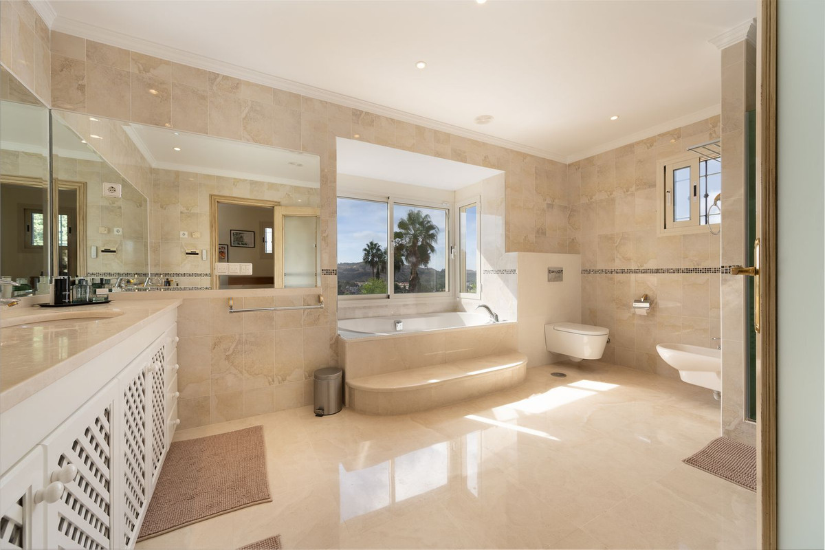Villa for sale in Mijas
