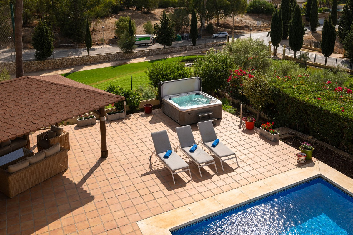 Villa for sale in Mijas