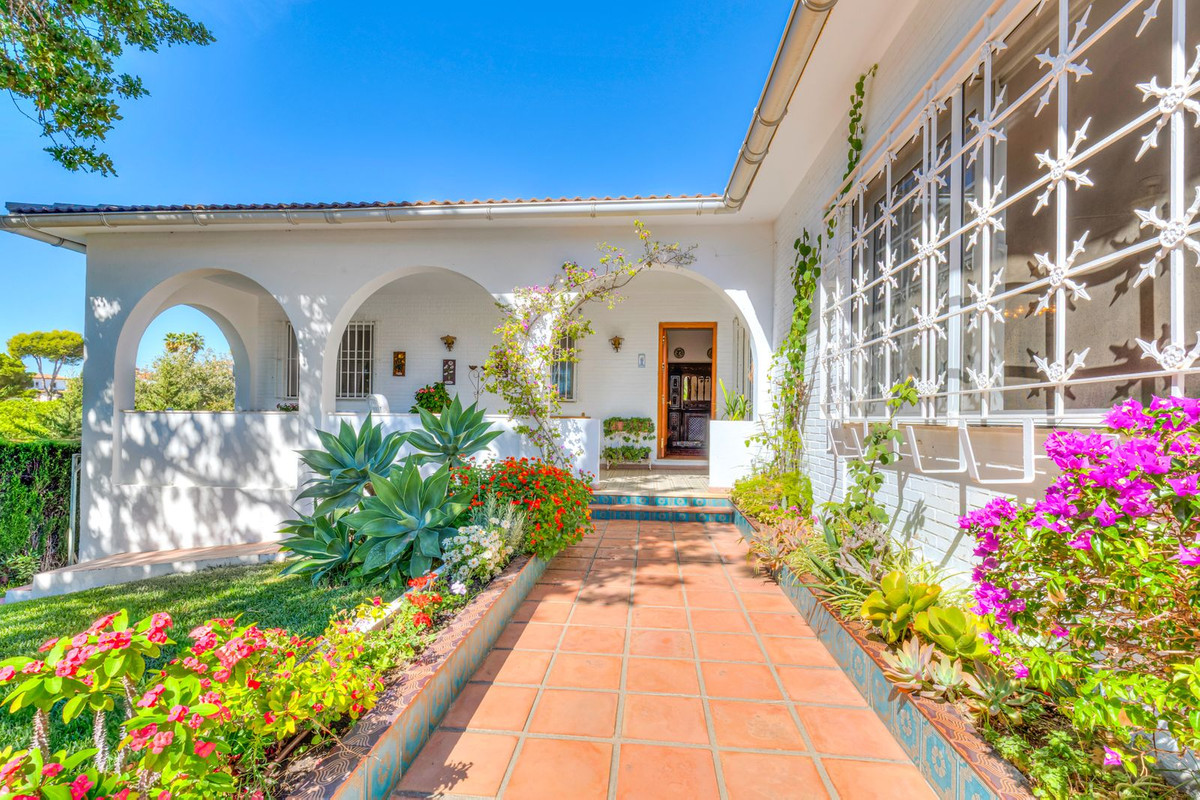 Villa for sale in Mijas