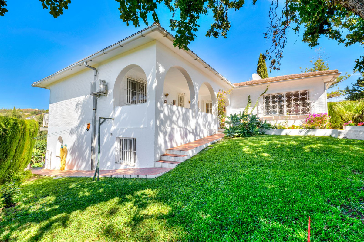 Villa for sale in Mijas