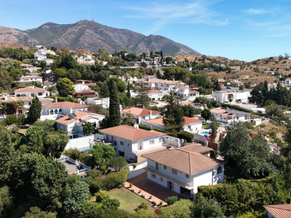 Villa for sale in Mijas