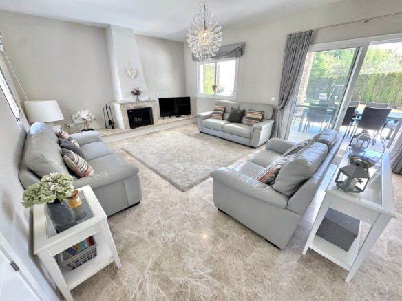 Villa for sale in Mijas