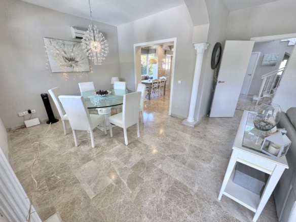 Villa for sale in Mijas