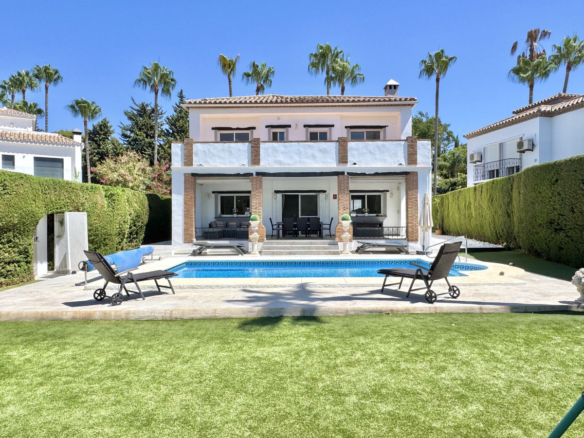 Villa for sale in Mijas