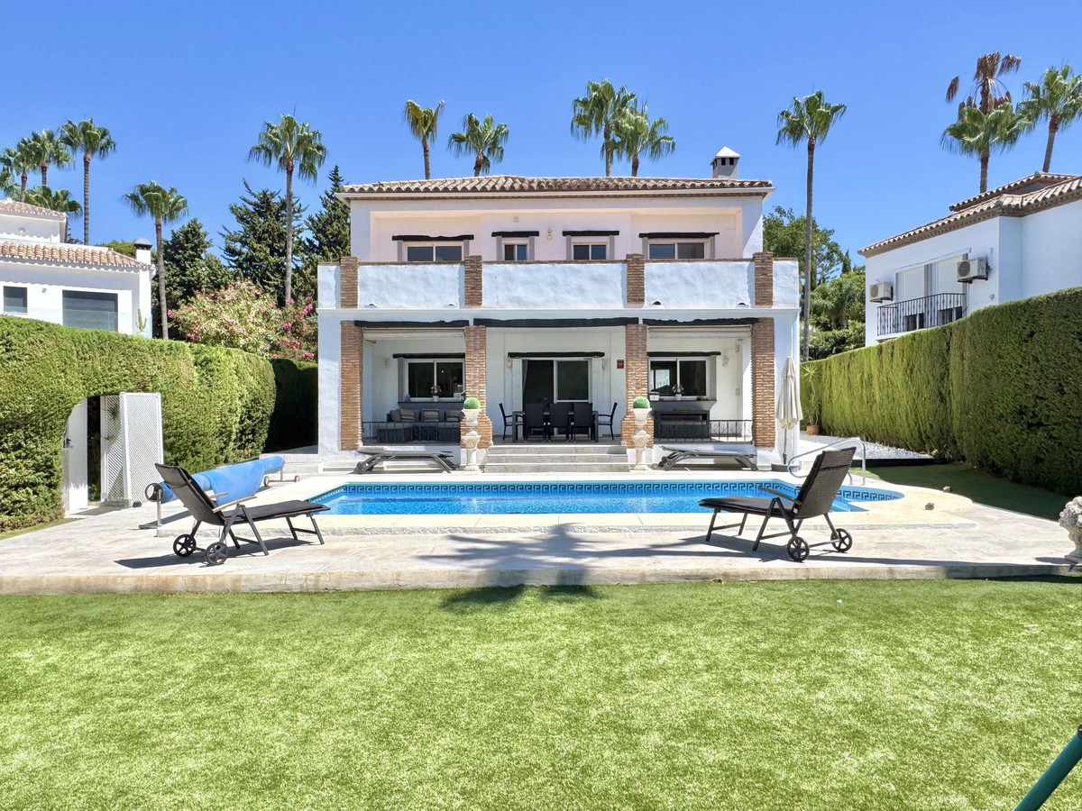 Villa for sale in Mijas