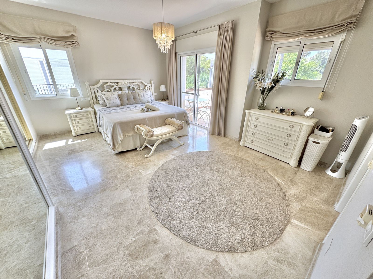 Villa for sale in Mijas