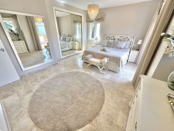 Villa for sale in Mijas