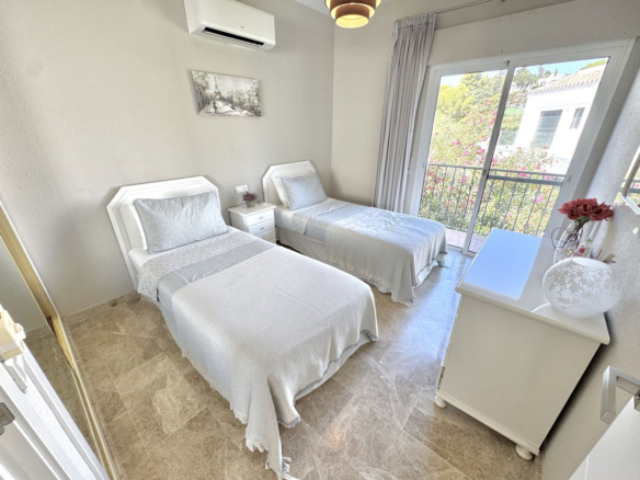 Villa for sale in Mijas