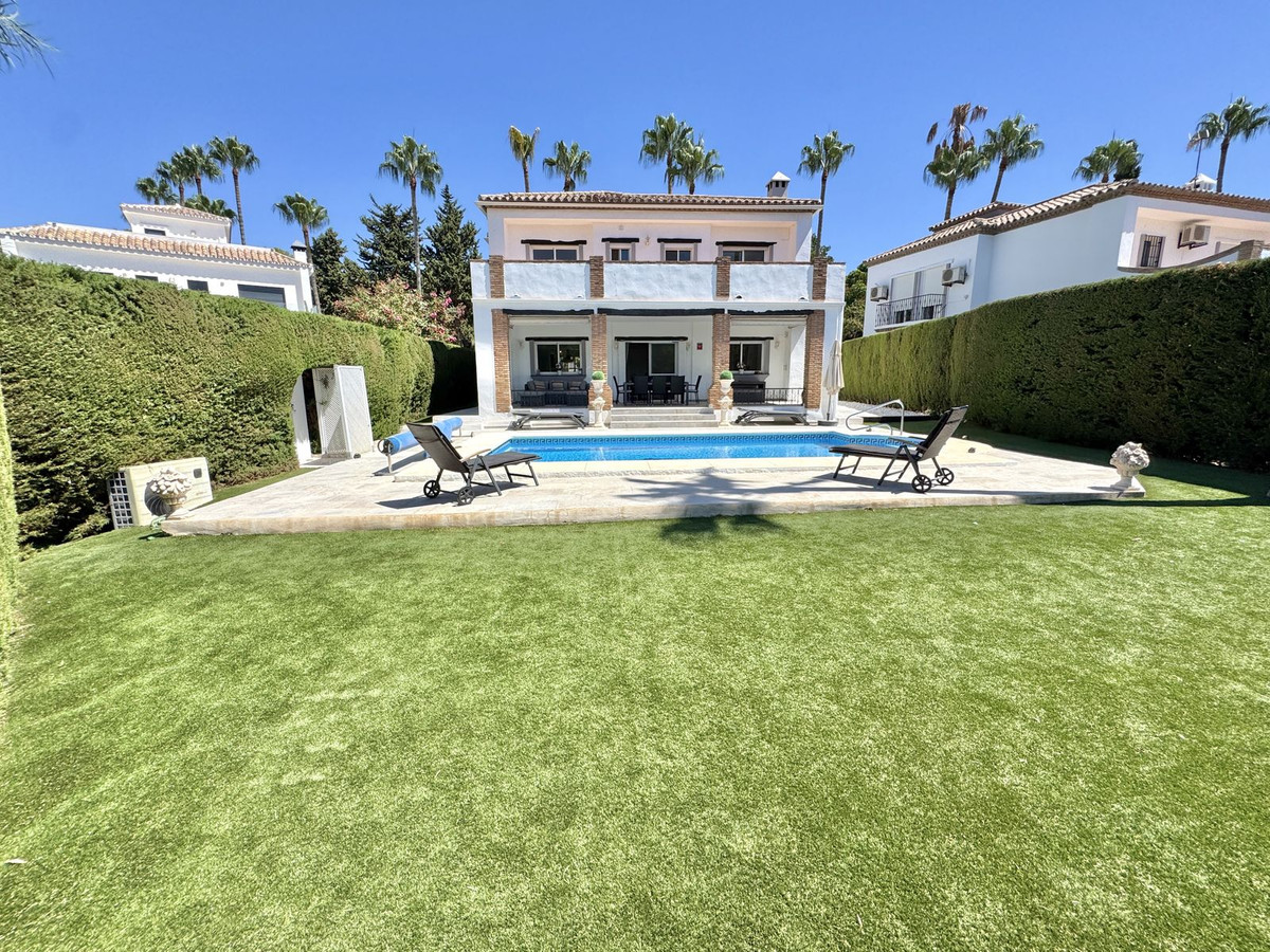 Villa for sale in Mijas