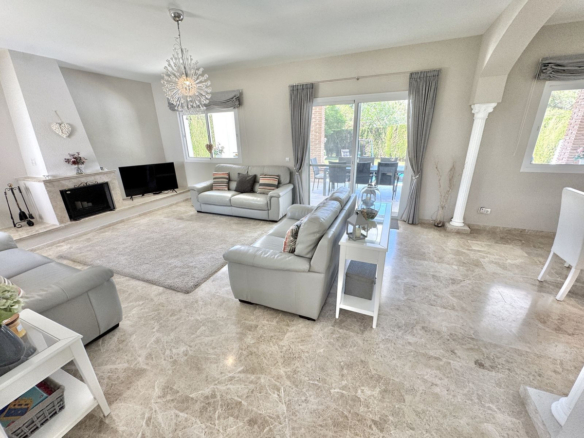 Villa for sale in Mijas