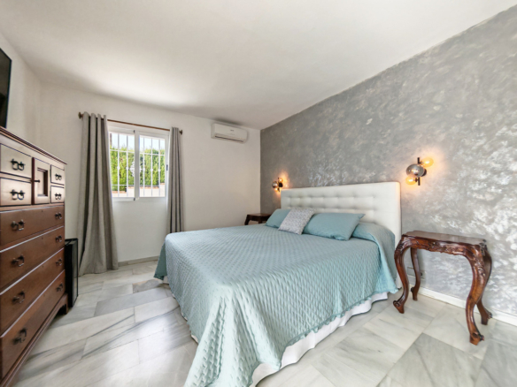 Villa for sale in Mijas