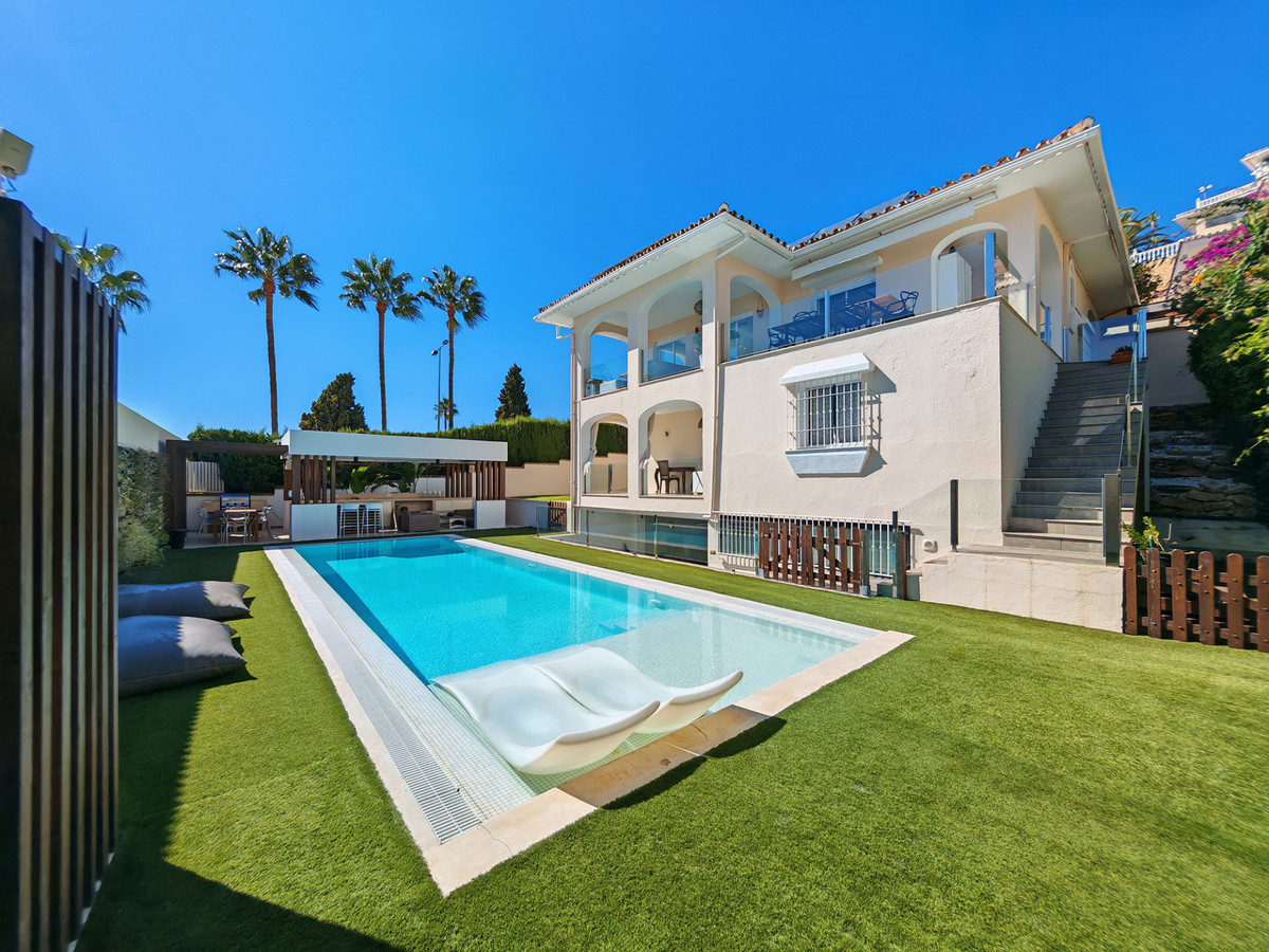 Villa for sale in Mijas