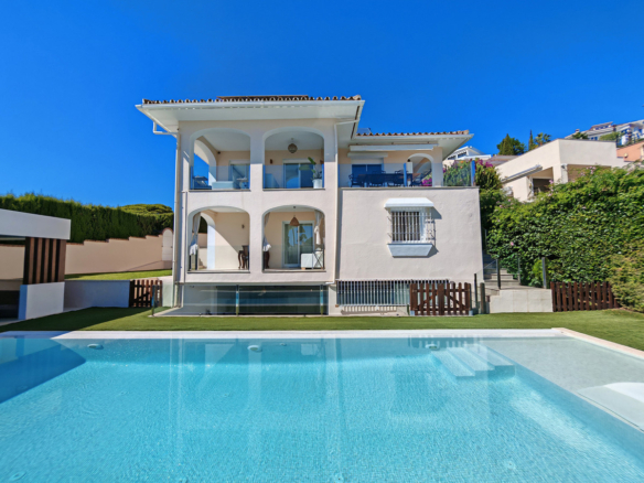 Villa for sale in Mijas
