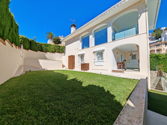 Villa for sale in Mijas