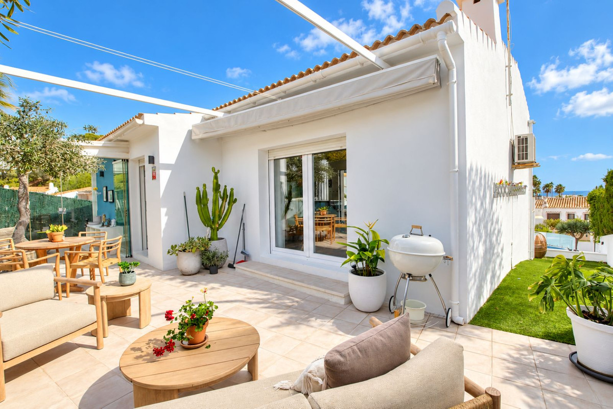 Villa for sale in Mijas