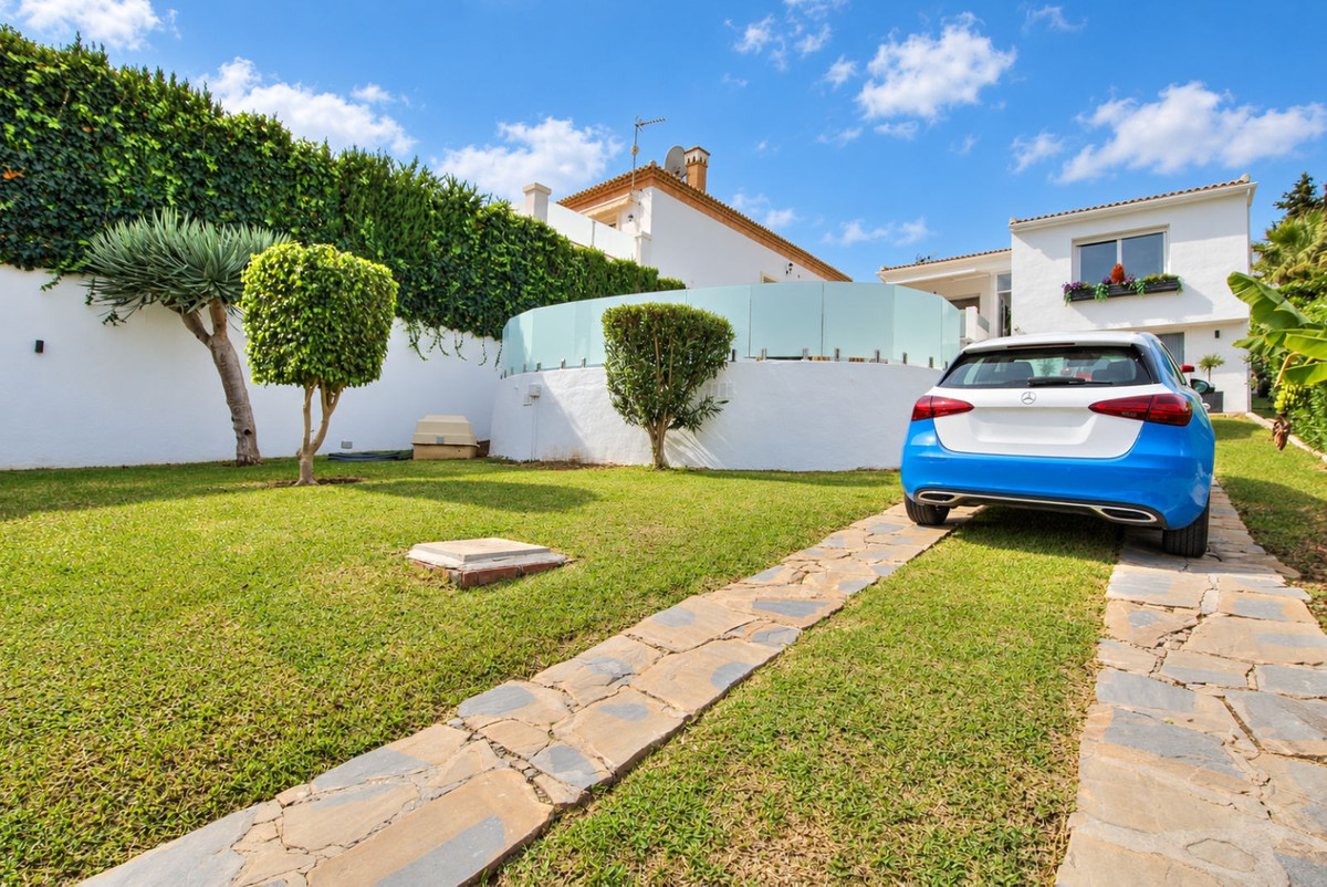 Villa for sale in Mijas