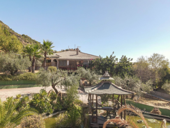 Villa for sale in Monda