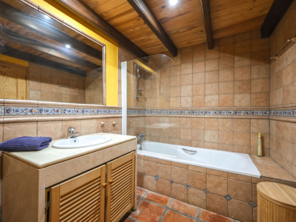Villa for sale in Monda