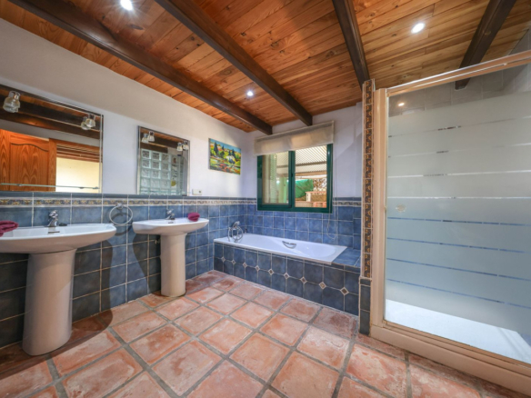 Villa for sale in Monda