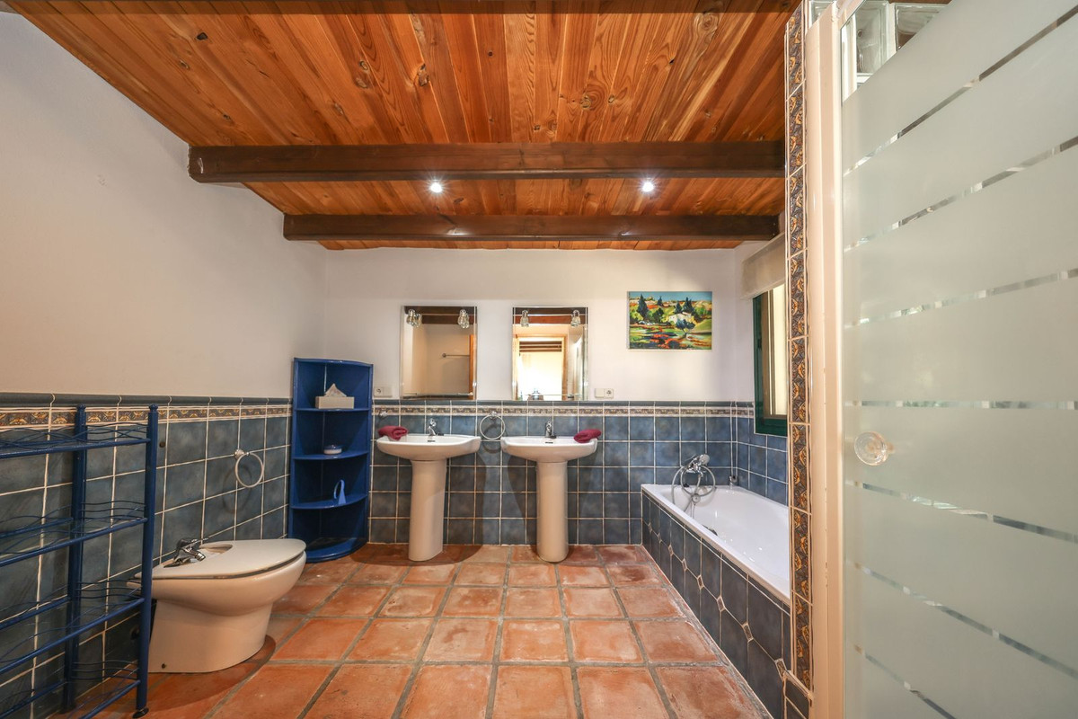 Villa for sale in Monda